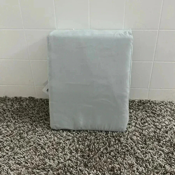 UGG Alahna Twin XL Sheet Set Cooling Technology For Comfort - Picture 2 of 5